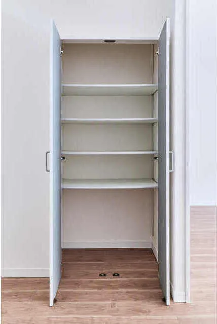 Comforia Takenotsuka East - Interior - ["Wood", "Shelving", "Furniture"]