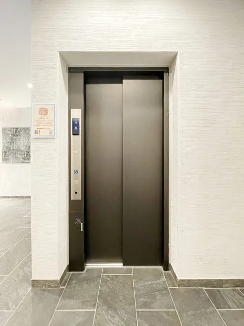 Comforia Live Sugamo - Other - ["Floor", "Composite material", "Glass"]
