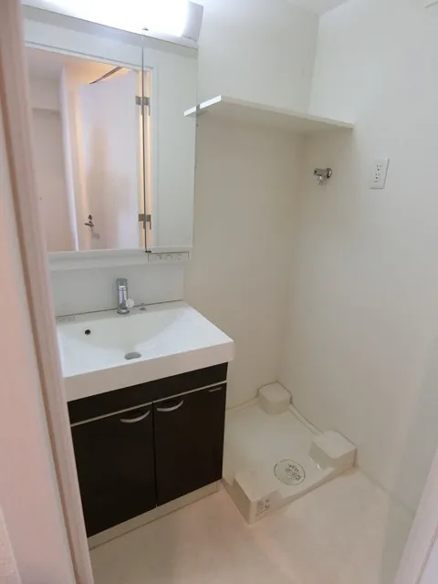 TLR Residence Otorii - Interior - ["Plumbing fixture", "Bathroom Sink", "Flooring"]