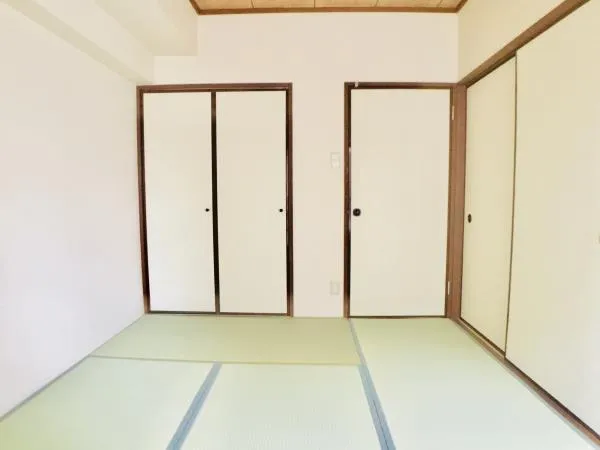 Townhouse Nakano - Interior - ["Door", "Fixture", "Wood"]
