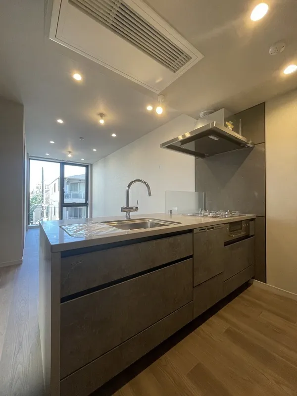 Lumiec Suite Ebisu - Interior - ["Kitchen", "Countertop", "Flooring"]