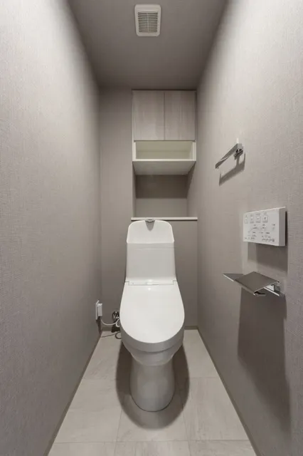Terra Silk Forest - Interior - ["Toilet seat", "Toilet", "Flooring"]