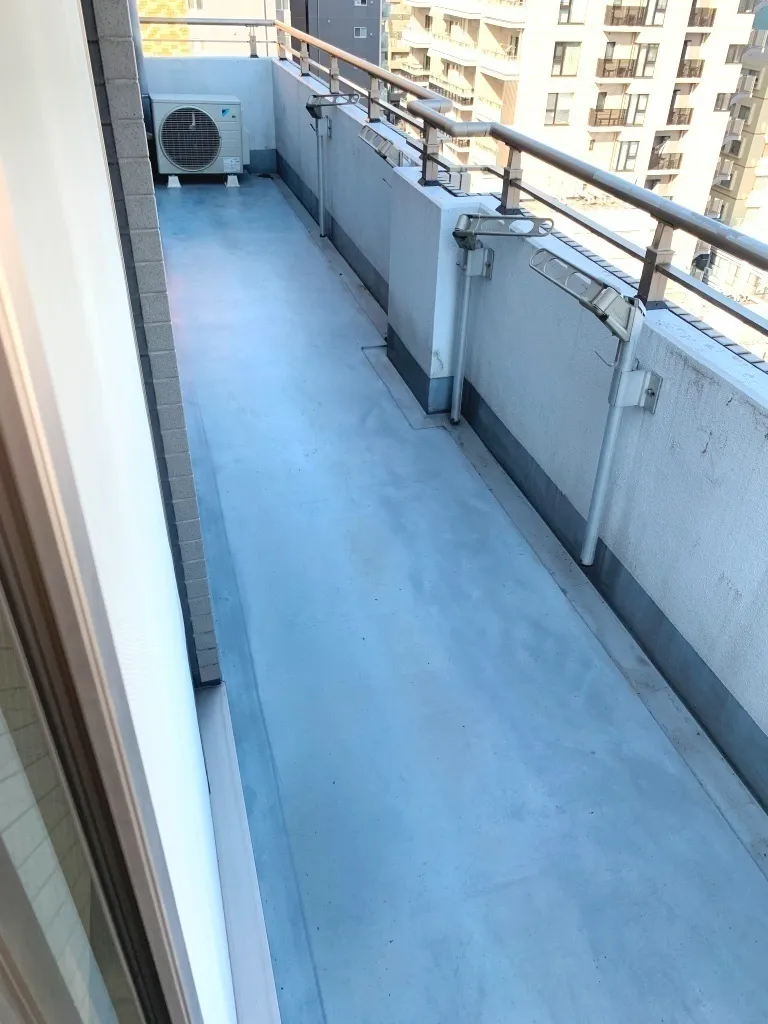 Shiba Park Apartment - Interior - ["Composite material", "Metal", "Glass"]