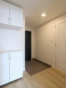 River City 21 East Towers II - Interior - ["Fixture", "Wood", "Cabinetry"]
