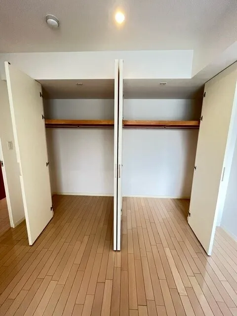 Residia Kita Shinjuku - Interior - ["Property", "Wood", "Flooring"]