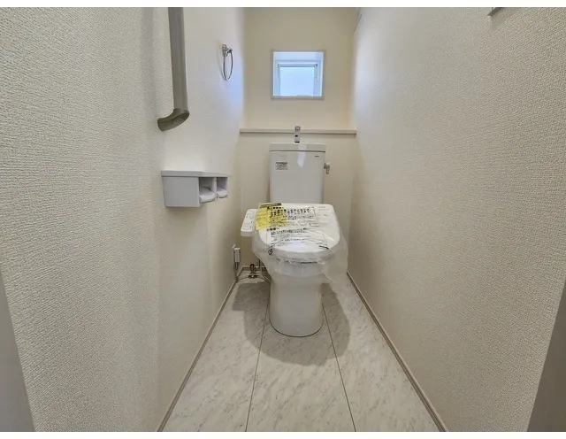 Kolet Yotsukaido Warabi - Interior - ["Toilet seat", "Toilet", "Plumbing fixture"]