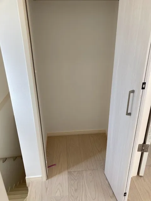 Duo Minamidai B - Interior - ["Wood", "Flooring", "Floor"]
