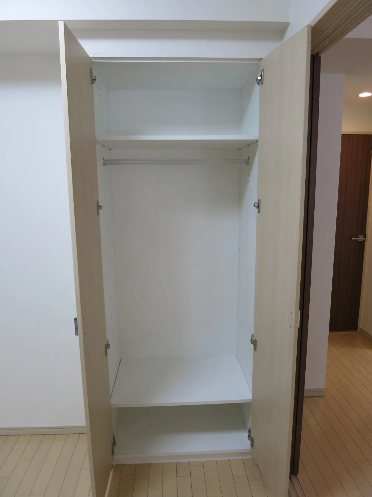 Doue Ginza East I - Interior - ["Fixture", "Wood", "Flooring"]