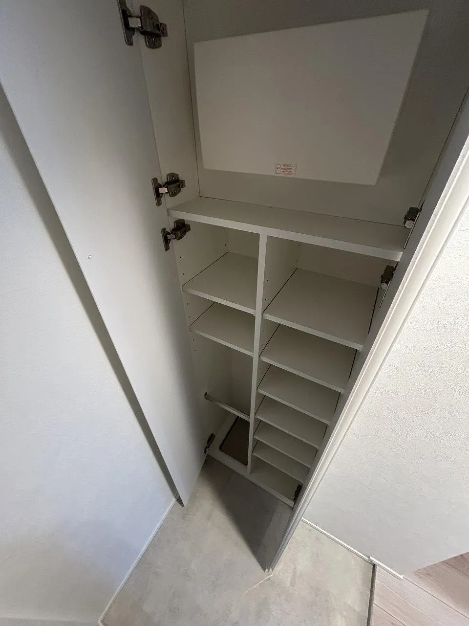 LiveCasa Nishidai - Interior - ["Fixture", "Composite material", "Flooring"]