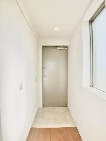 Stage Grande Hongo - Interior - ["Window", "Fixture", "Building"]