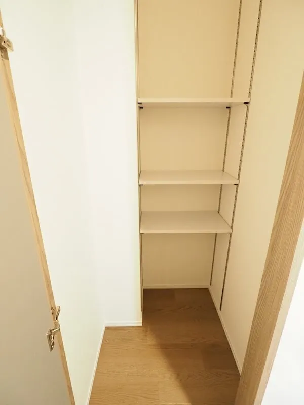 Residia Tower Kamiikebukuro (Tower Building) - Interior - ["Flooring", "Wood", "Floor"]