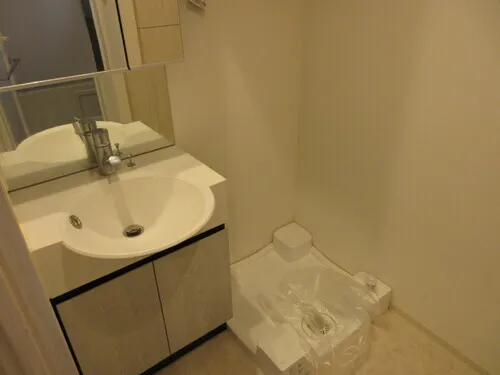 Precis Honkomagome - Interior - ["Mirror", "Tap", "Sink"]