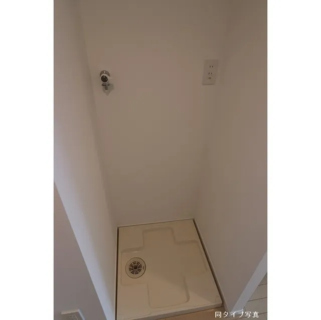 Comforia Shibaura - Interior - ["Wood", "Rectangle", "House"]