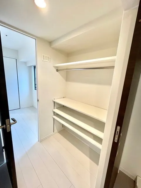 Residia Omori II - Interior - ["Flooring", "Wood", "Floor"]