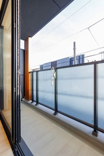 Asyl Court Tokyo Toritsu Daigaku - Interior - ["Glass", "Metal", "Balcony"]