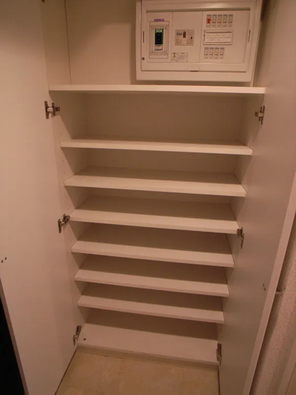 JAPT Kanda 4 - Interior - ["Room", "Stairs", "Shelf"]