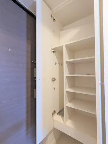 Premium Cube Higashijujo Aria - Interior - ["Wood", "Flooring", "Floor"]