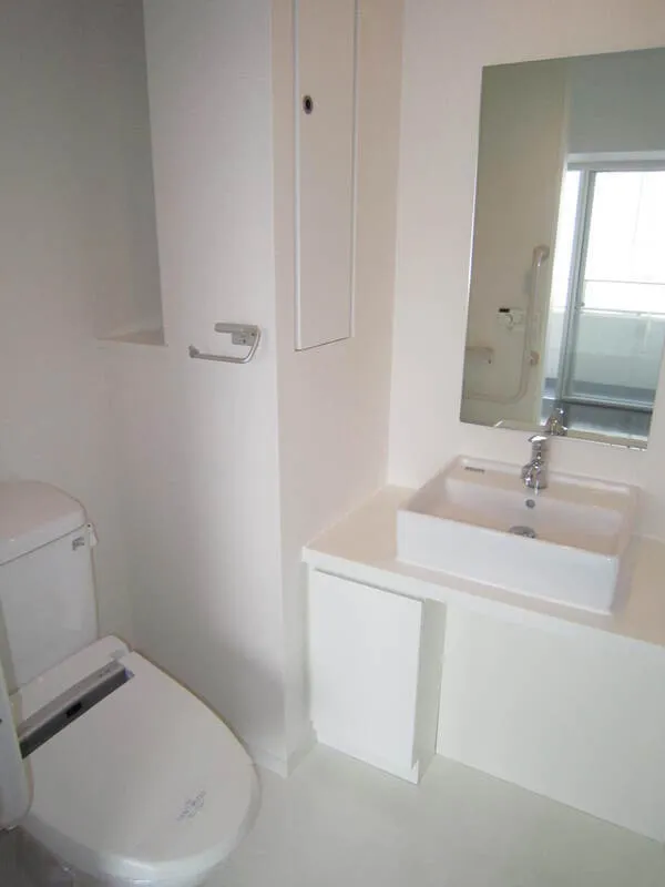 East Akihabara - Interior - ["Floor", "Plumbing fixture", "Bathroom"]