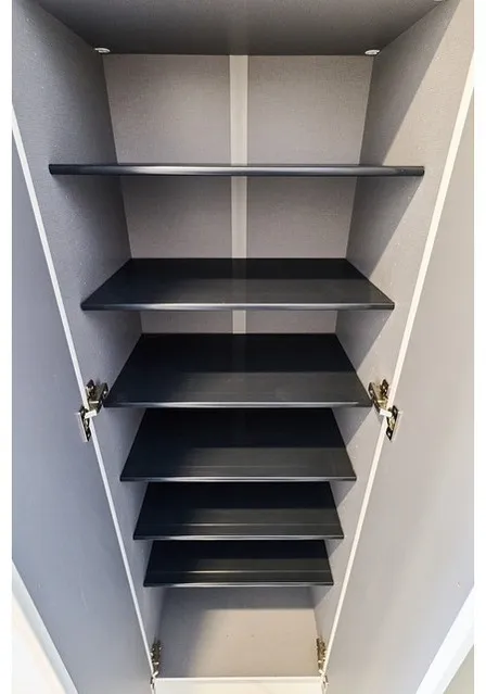 Gran Casa Oku - Interior - ["Household hardware", "Silver", "Cupboard"]