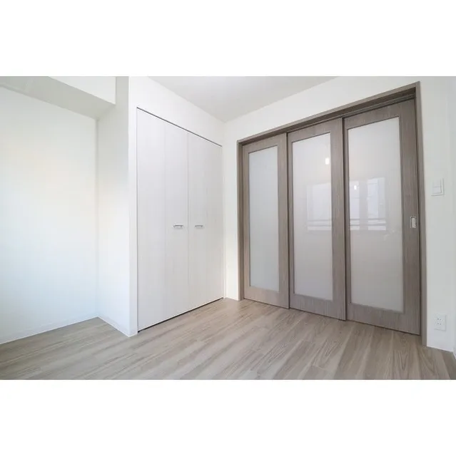 Well Square Ism Komagome - Interior - ["Door", "Building", "Fixture"]