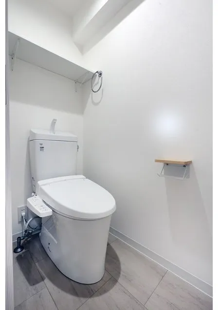 Wilterrace Oshiage - Interior - ["Toilet seat", "Plumbing fixture", "Toilet"]