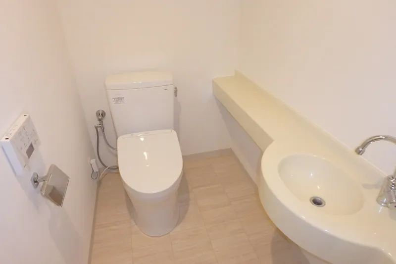 Riverside Sumida Central Tower Palace - Interior - ["Toilet seat", "Bathroom", "Plumbing fixture"]