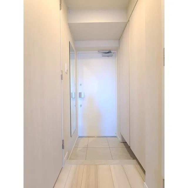 Comforia Higashioi II - Interior - ["Building", "Door", "Fixture"]