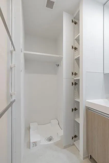 Asyl Court Korakuen - Interior - ["Wall", "Interior design", "Flooring"]