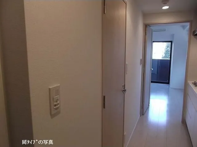 Comforia Toyosu - Interior - ["Building", "Fixture", "Door"]