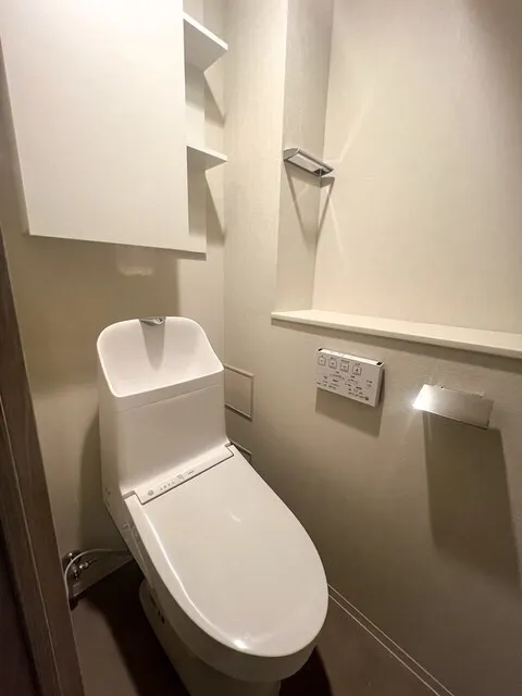 Brookside Residence Kiba - Interior - ["Toilet seat", "Flooring", "Toilet"]