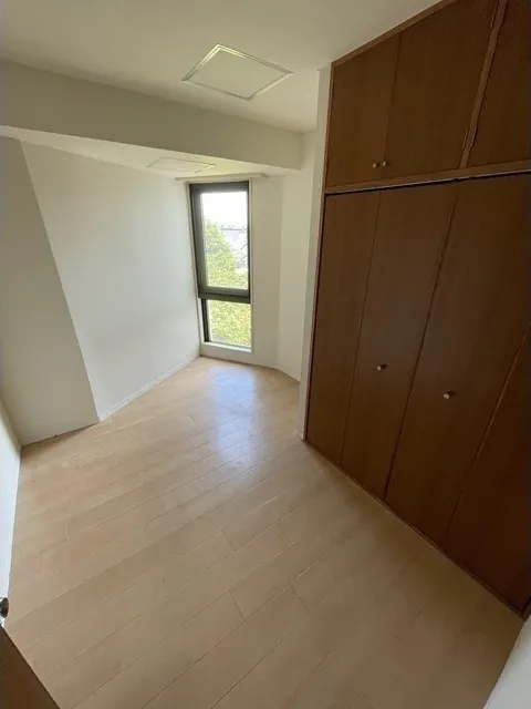 The Crest - Interior - Interior view 10 floor room photos of the same type *Current status will be given priority
