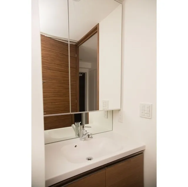 Comforia Shibuya West - Interior - ["Mirror", "Brown", "Tap"]