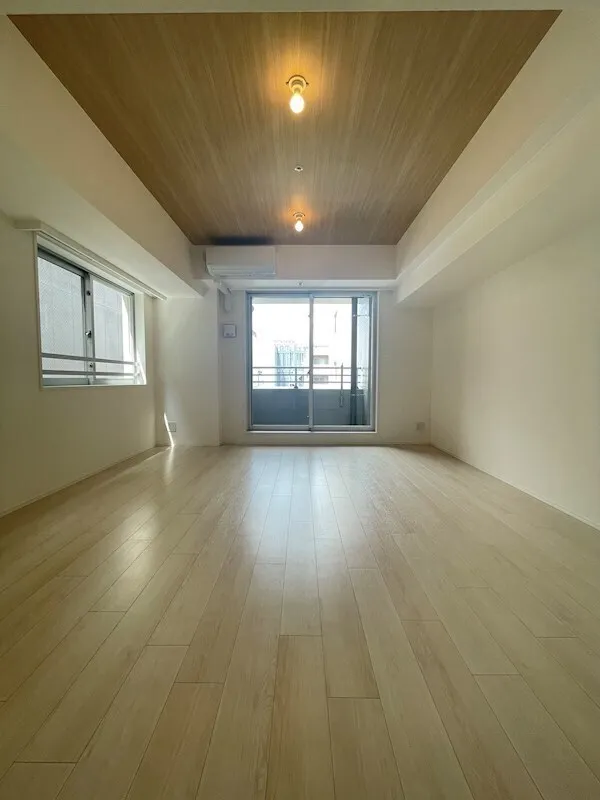 Residia Nihonbashi Bagurocho - Interior - ["Wood", "Flooring", "Floor"]