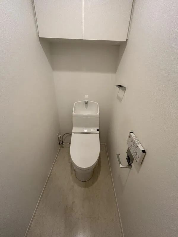 Lugente Valu Ueno - Interior - ["Toilet seat", "Flooring", "Floor"]