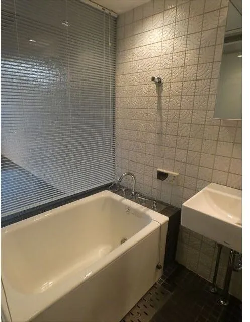 Ipse Gakugei Daigaku - Interior - ["Plumbing fixture", "Bathroom", "Bathtub"]