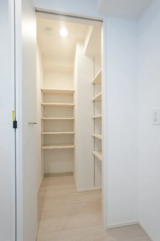 Due Nippori III - Interior - ["Wall", "Flooring", "Wood"]
