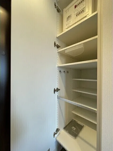 Stylio Kamata West - Interior - ["Wood", "Shelving", "Shelf"]