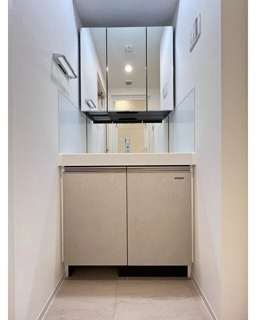 Comforia Nakakasai - Interior - ["Flooring", "Interior design", "Floor"]