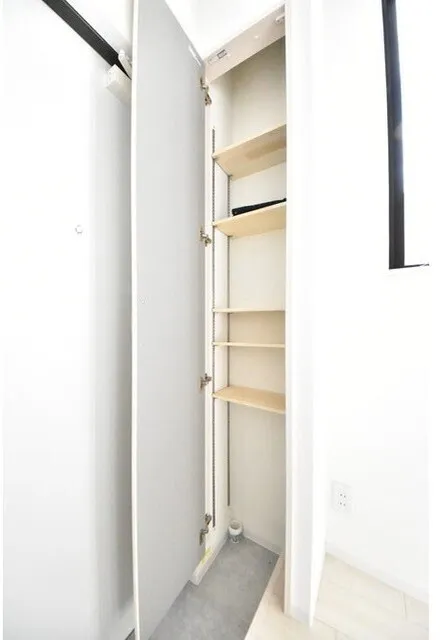 MAISON DE S - Interior - ["Wall", "Wood", "Flooring"]