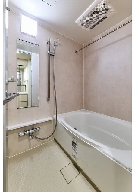 Lefon Progres Akabane Marks - Interior - ["Plumbing fixture", "Flooring", "Bathroom"]