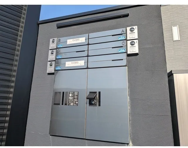 Tom's Garage - Other - ["Technology", "Locker"]