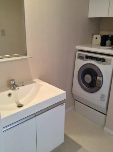 Castalia Nakameguro - Interior - ["Tap", "Sink", "Bathroom cabinet"]