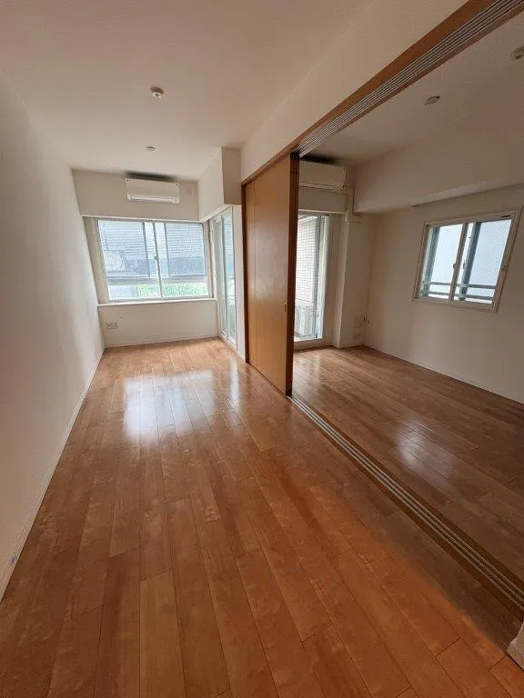 Central Crib Roppongi III - Interior - ["Flooring", "Floor", "Wood flooring"]