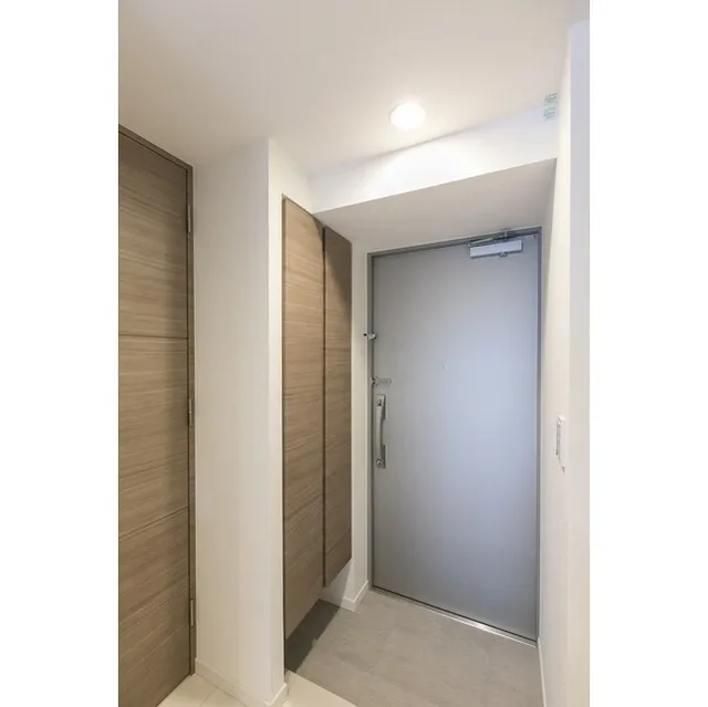 Bow Flats Sumiyoshi - Interior - ["Fixture", "Door", "Building"]