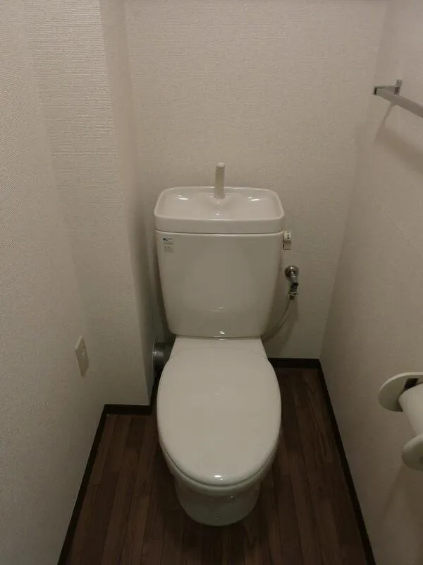 GRACE Omori - Interior - ["Toilet seat", "Toilet", "Plumbing fixture"]