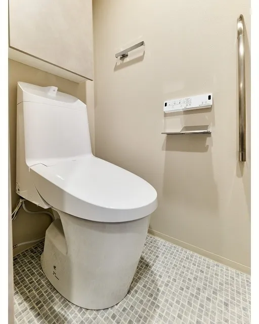 Baus Flats Kuramae - Interior - ["Toilet seat", "Toilet", "Plumbing fixture"]