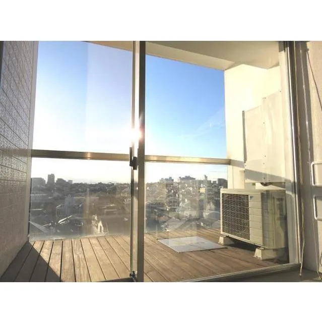 Ipse Gakugei Daigaku - Interior - ["Glass", "Floor", "Daylighting"]
