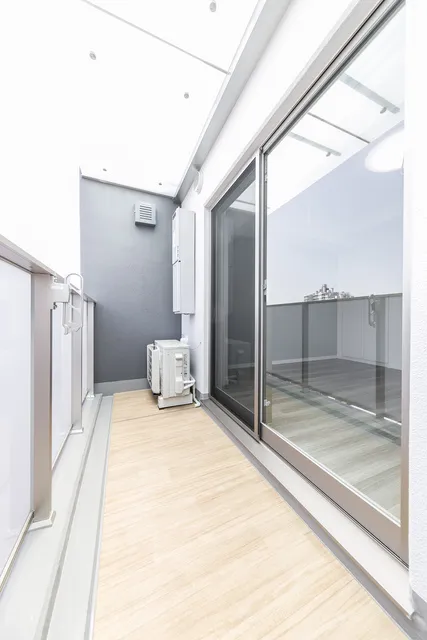 Maison Croizon - Interior - ["Building", "Window", "Fixture"]