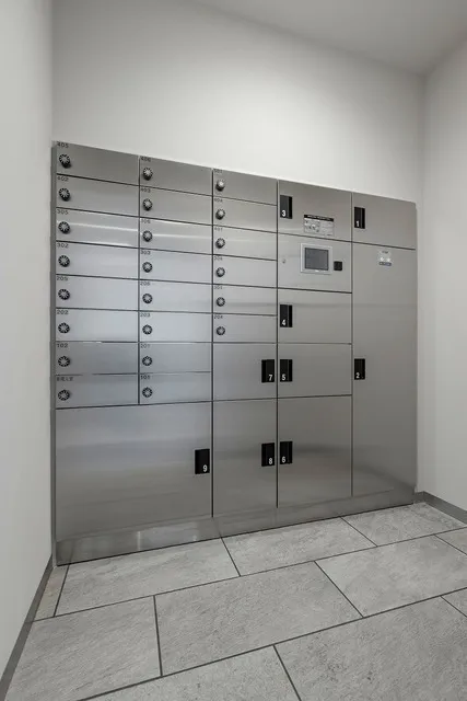 Grand Park Sendagaya Residence - Other - ["Glass", "Locker", "Tile Flooring"]
