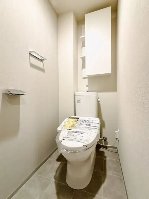 Royal Parks Ariake - Interior - ["Toilet seat", "Toilet", "Flooring"]